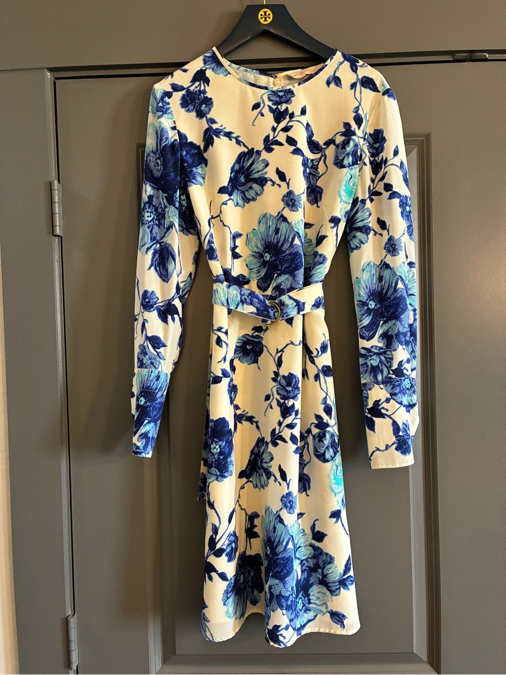 Tory Burch 💯 Silk White Dress with Blue Floral Print and Belt - Picture 2 of 6